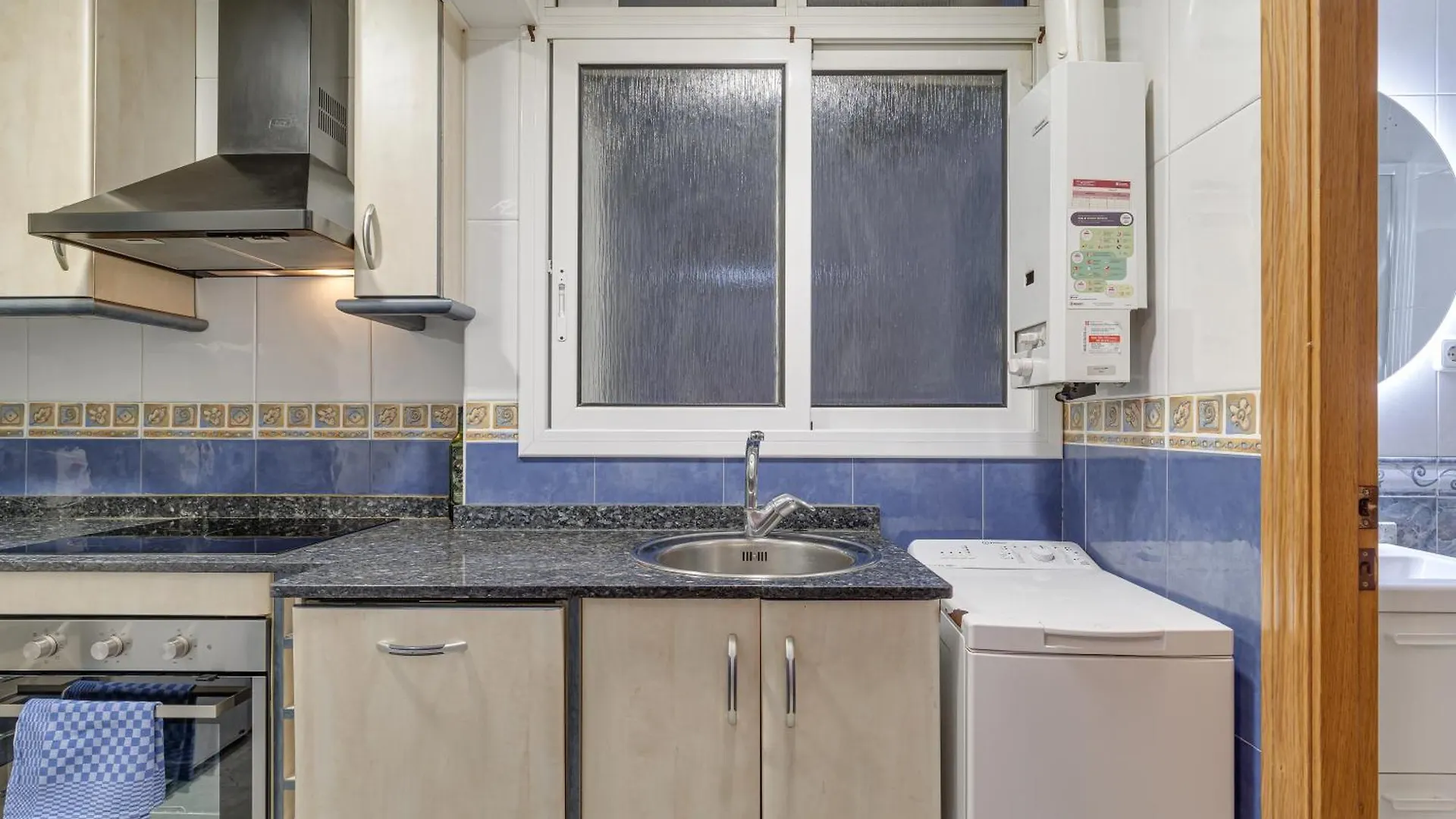 2-Bedroom Apartment Just 1 Minute From The Metro 오스피탈레트 데 요브레가트