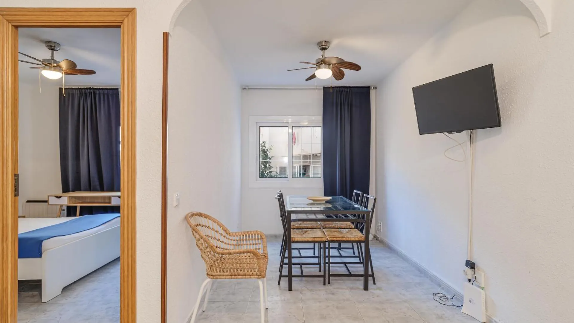 2-Bedroom Apartment Just 1 Minute From The Metro 오스피탈레트 데 요브레가트